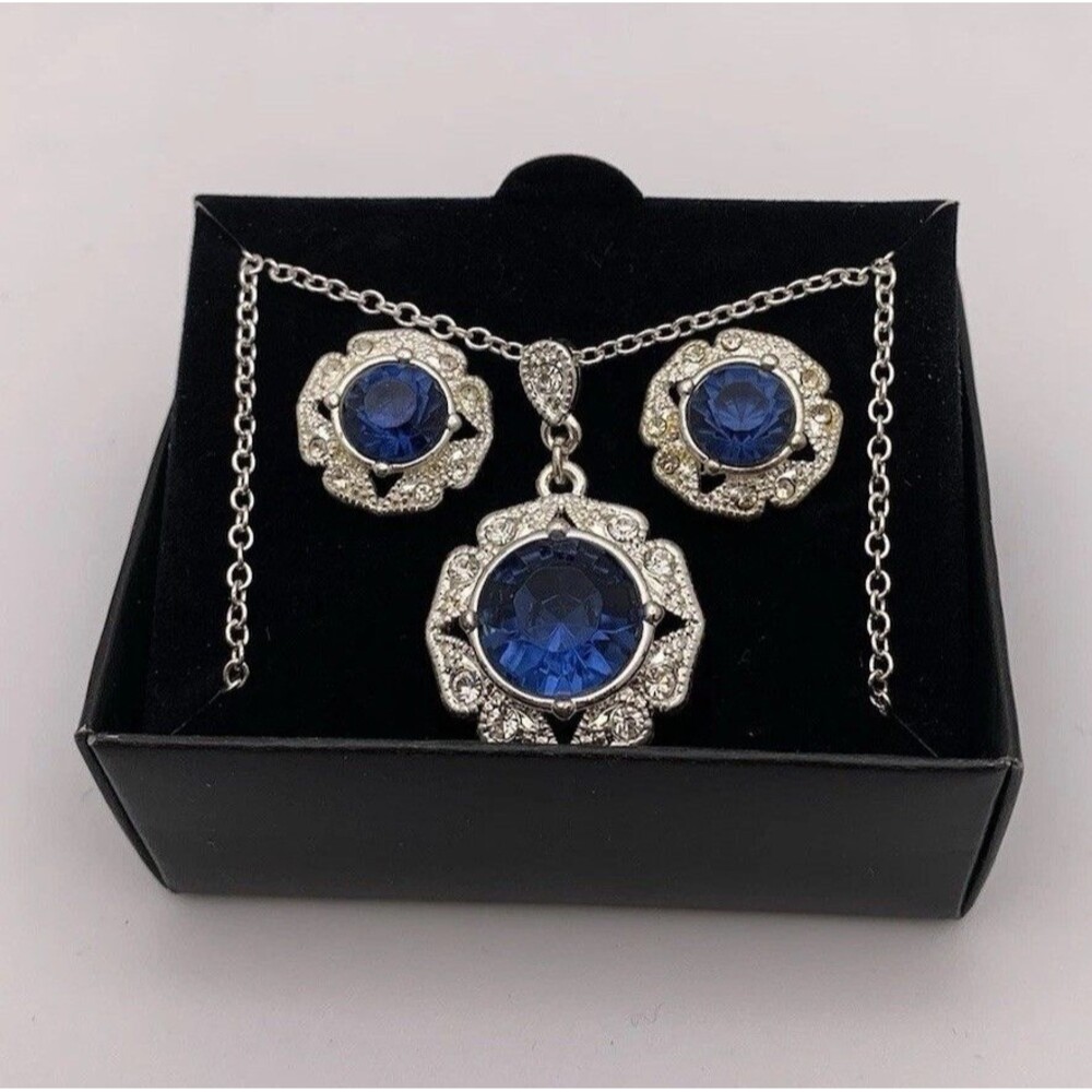 Avon Colletta Necklace And Earrings Gift Set Blue Stone Silver Tone Original Box